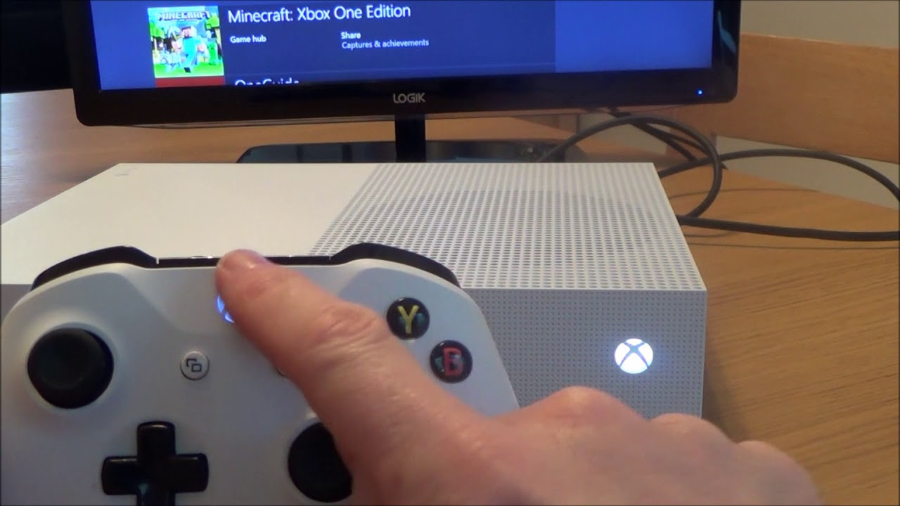 Connected Xbox One Controller